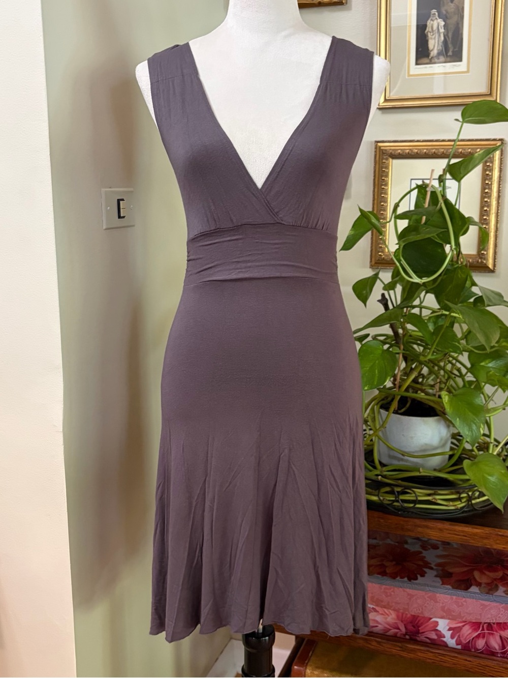 Survival SzSm Sleeveless deep V-Neck Midi Dress in Gray